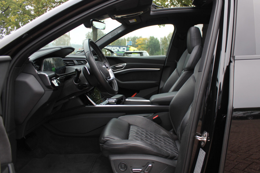 Audi e-tron e-tron 50 quattro Launch edition Vorsprung 71 kWh S-line / Panoramadak / 360Camera / Head-up / Softclose / RS Seats / 22'' / Luchtvering / Keyless / Virtual Cockpit / DAB / Stoelverwarming / ACC