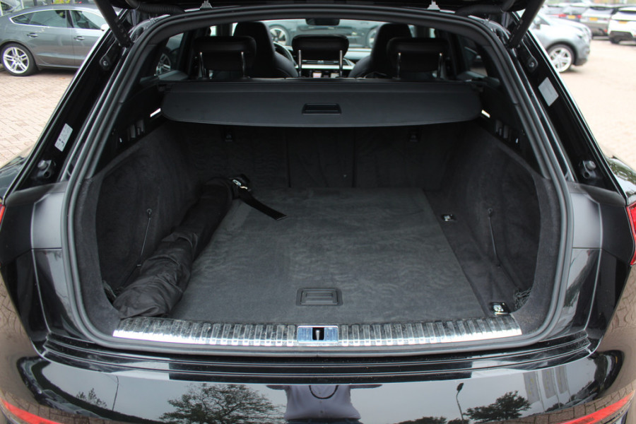 Audi e-tron e-tron 50 quattro Launch edition Vorsprung 71 kWh S-line / Panoramadak / 360Camera / Head-up / Softclose / RS Seats / 22'' / Luchtvering / Keyless / Virtual Cockpit / DAB / Stoelverwarming / ACC