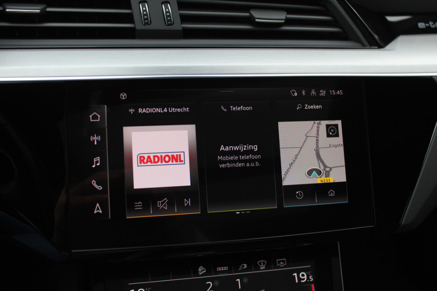 Audi e-tron e-tron 50 quattro Launch edition Vorsprung 71 kWh S-line / Panoramadak / 360Camera / Head-up / Softclose / RS Seats / 22'' / Luchtvering / Keyless / Virtual Cockpit / DAB / Stoelverwarming / ACC