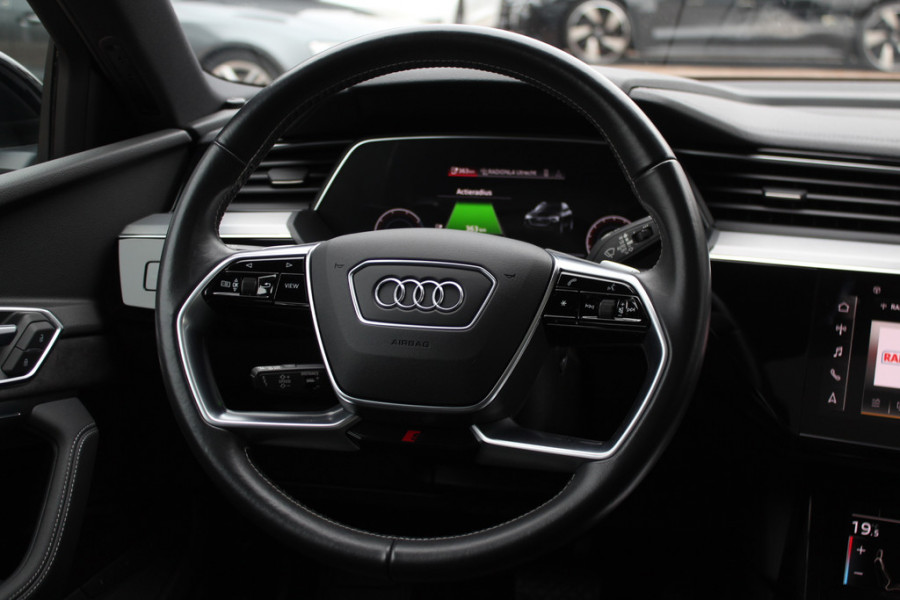 Audi e-tron e-tron 50 quattro Launch edition Vorsprung 71 kWh S-line / Panoramadak / 360Camera / Head-up / Softclose / RS Seats / 22'' / Luchtvering / Keyless / Virtual Cockpit / DAB / Stoelverwarming / ACC