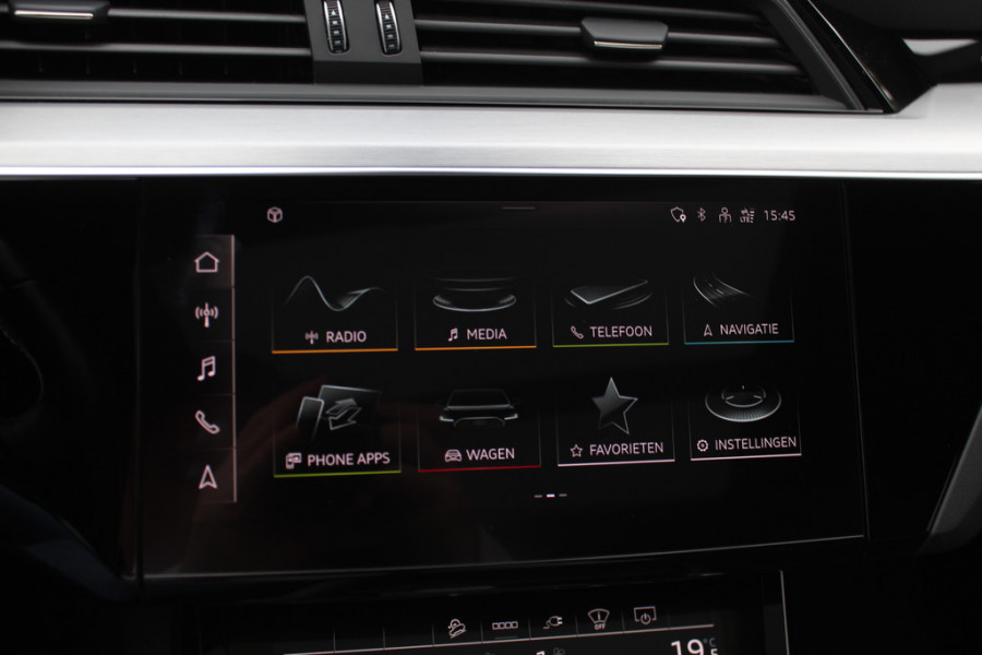 Audi e-tron e-tron 50 quattro Launch edition Vorsprung 71 kWh S-line / Panoramadak / 360Camera / Head-up / Softclose / RS Seats / 22'' / Luchtvering / Keyless / Virtual Cockpit / DAB / Stoelverwarming / ACC