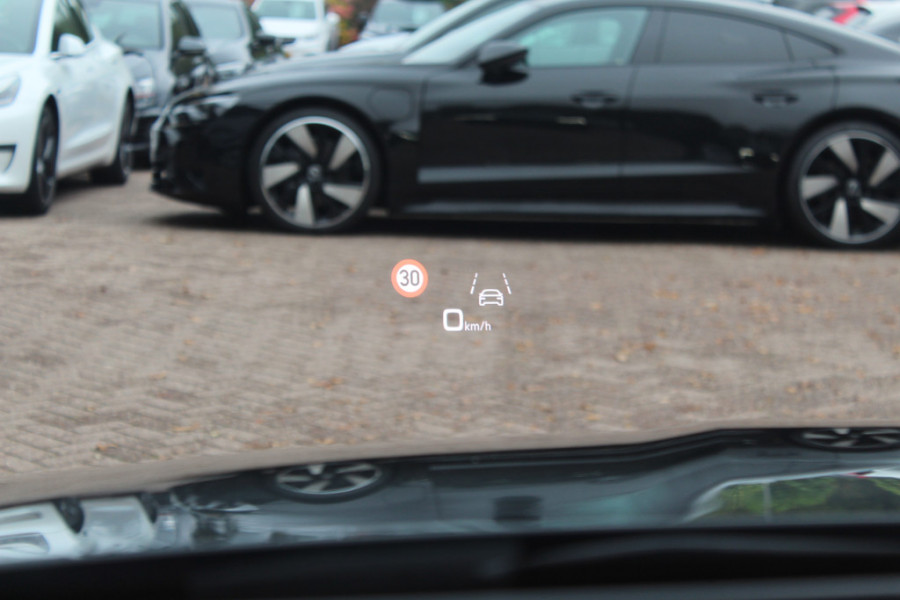 Audi e-tron e-tron 50 quattro Launch edition Vorsprung 71 kWh S-line / Panoramadak / 360Camera / Head-up / Softclose / RS Seats / 22'' / Luchtvering / Keyless / Virtual Cockpit / DAB / Stoelverwarming / ACC