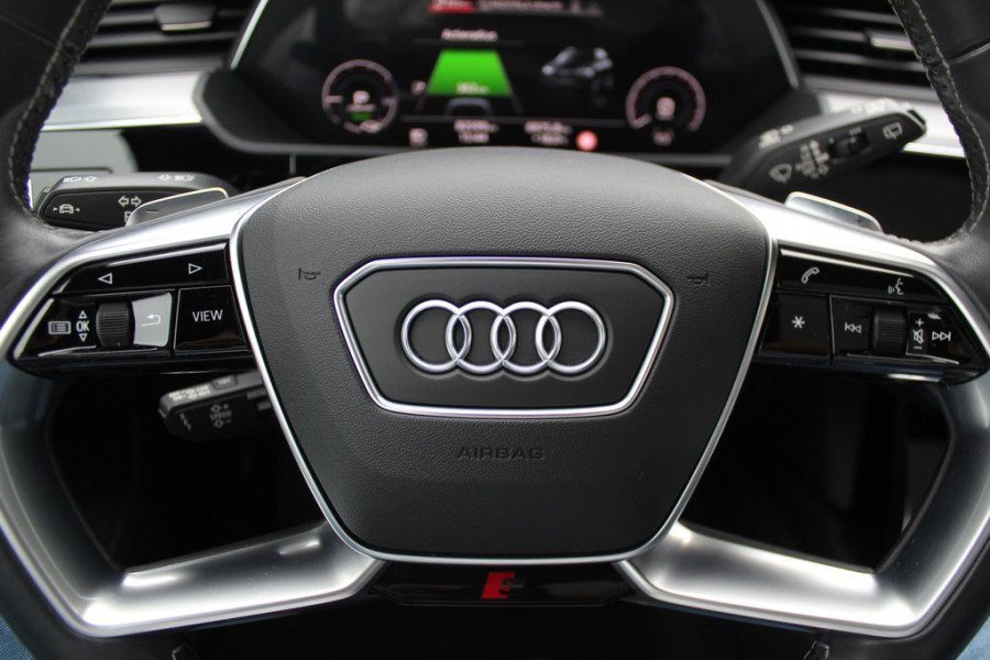 Audi e-tron e-tron 50 quattro Launch edition Vorsprung 71 kWh S-line / Panoramadak / 360Camera / Head-up / Softclose / RS Seats / 22'' / Luchtvering / Keyless / Virtual Cockpit / DAB / Stoelverwarming / ACC