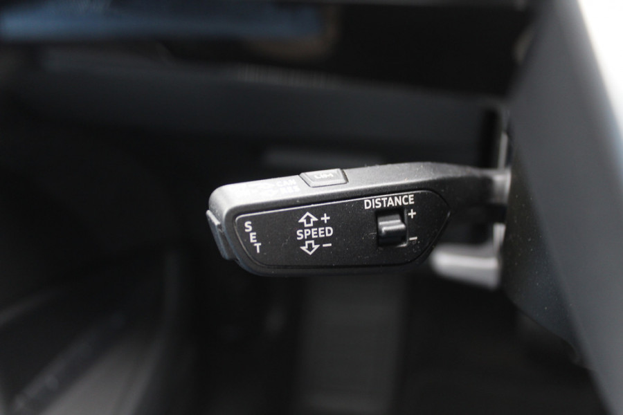 Audi e-tron e-tron 50 quattro Launch edition Vorsprung 71 kWh S-line / Panoramadak / 360Camera / Head-up / Softclose / RS Seats / 22'' / Luchtvering / Keyless / Virtual Cockpit / DAB / Stoelverwarming / ACC