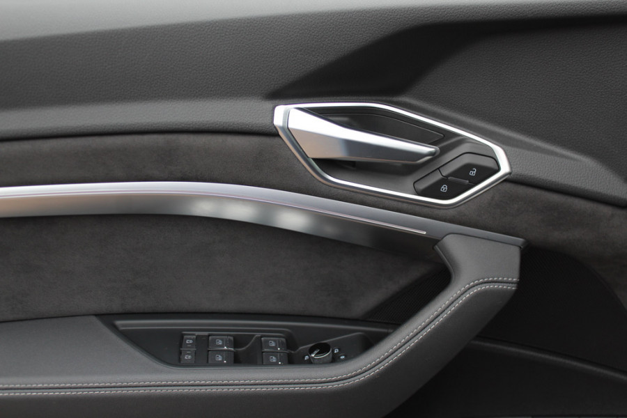 Audi e-tron e-tron 50 quattro Launch edition Vorsprung 71 kWh S-line / Panoramadak / 360Camera / Head-up / Softclose / RS Seats / 22'' / Luchtvering / Keyless / Virtual Cockpit / DAB / Stoelverwarming / ACC