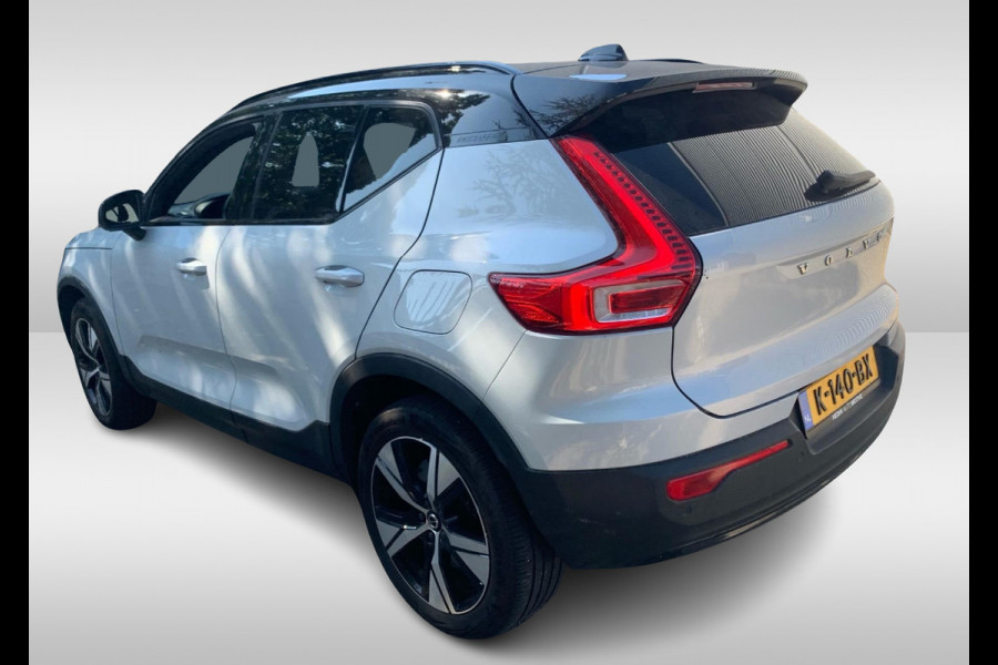 Volvo XC40 Recharge P8 AWD R-Design / Trekhaak / Panoramadak / Camera / Keyless / Harman Kardon / 19'' / Half leder / Stuur+Stoelverwarming / DAB / Dodehoek / ACC