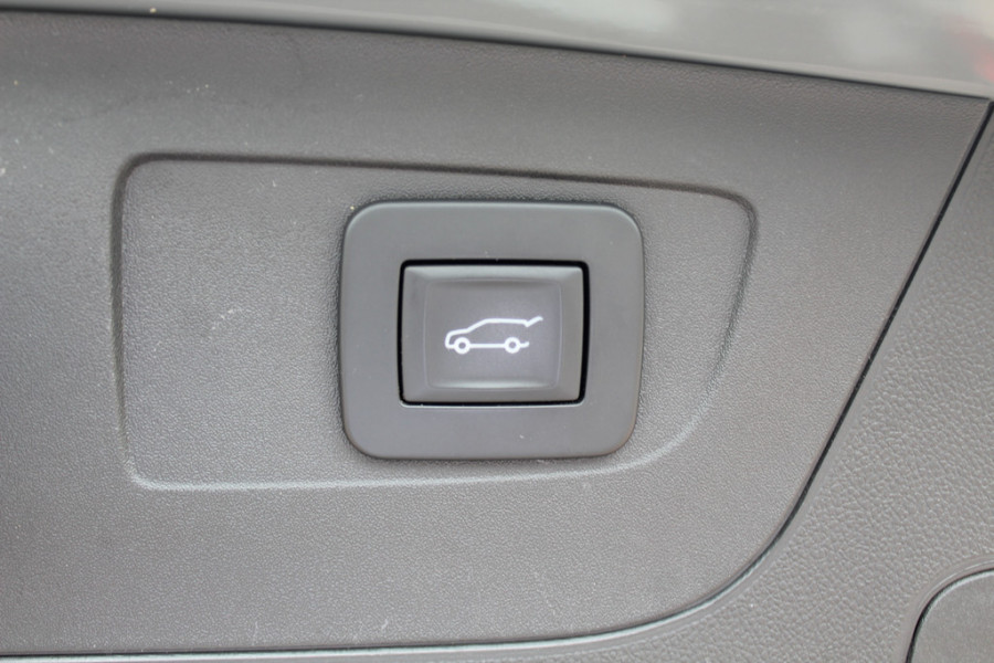 Opel Insignia Sports Tourer 1.6 Turbo Exclusive / Panoramadak / Camera / Head-up / Keyless / Bose / 18'' / Matrix LED / Navigatie / CarPlay / Stuur+Stoelverwarming / DAB / Cruise Control