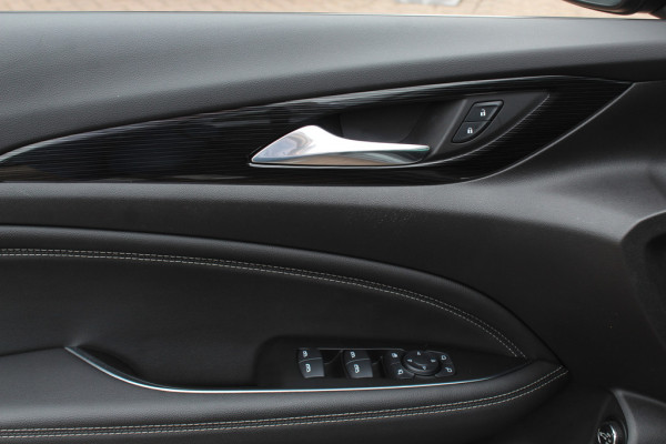 Opel Insignia Sports Tourer 1.6 Turbo Exclusive / Panoramadak / Camera / Head-up / Keyless / Bose / 18'' / Matrix LED / Navigatie / CarPlay / Stuur+Stoelverwarming / DAB / Cruise Control