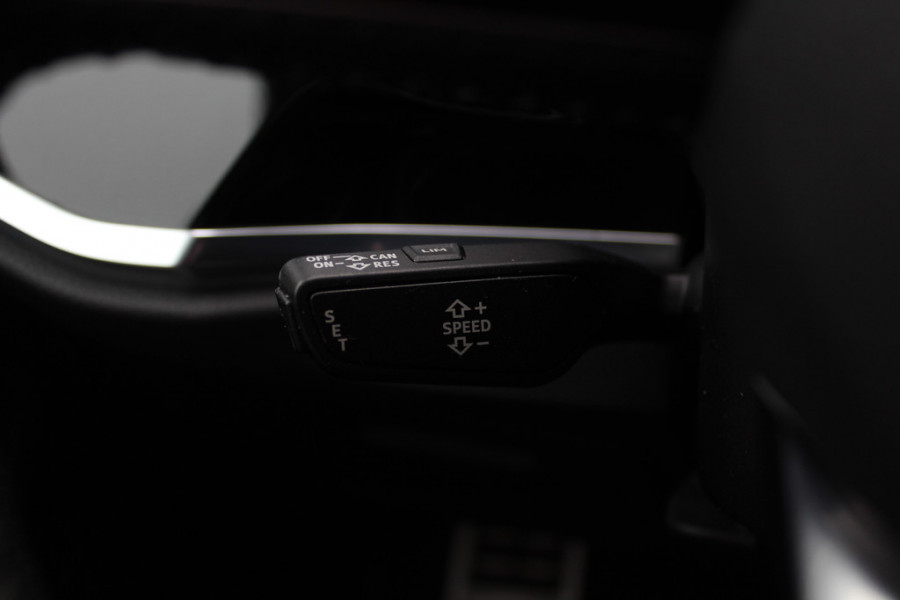 Audi Q3 35 TFSI Pro Line 3x S-Line / Navigatie / Half leder / 18'' / LED Koplampen / Parkeerhulp achter / Stoelverwarming / Cruise Control