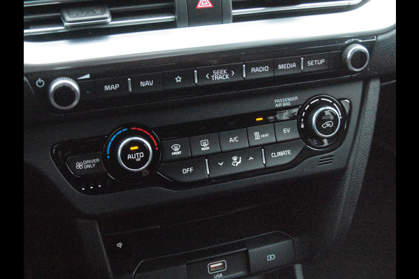 Kia e-Niro ExecutiveLine 64 kWh Facelift | 3 fase lader | Camera | Apple Carplay | JBL |