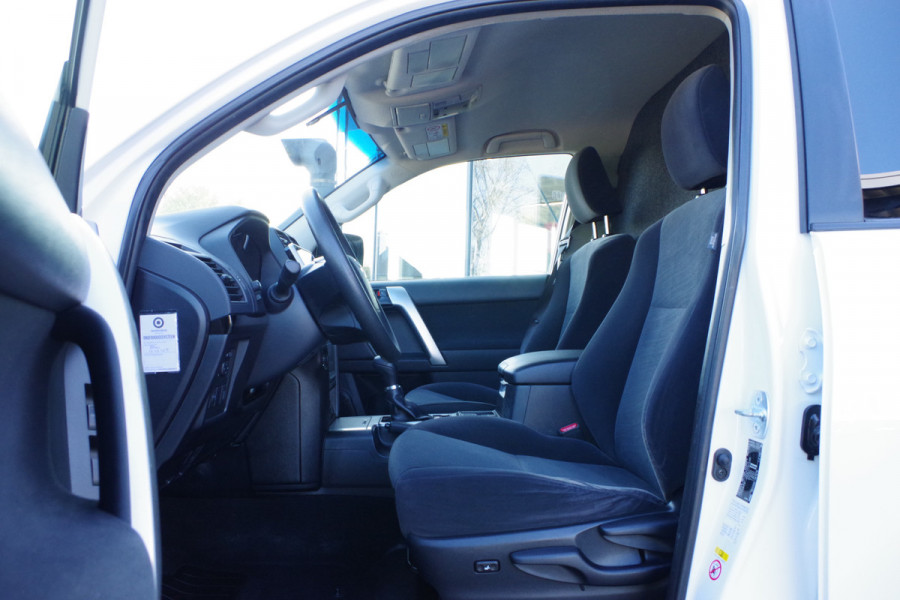 Toyota Land Cruiser 2.8 D-4D-F Automaat Comfort Window Van, Trekhaak, Lier, Snorkel, Cruise Control