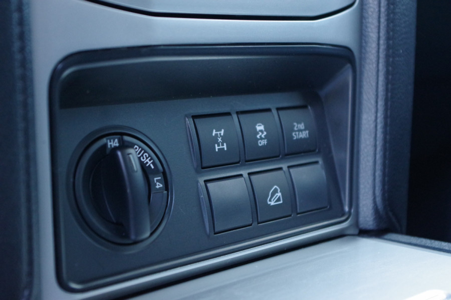 Toyota Land Cruiser 2.8 D-4D-F Automaat Comfort Window Van, Trekhaak, Lier, Snorkel, Cruise Control