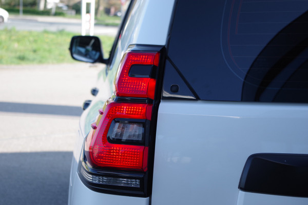 Toyota Land Cruiser 2.8 D-4D-F Automaat Comfort Window Van, Trekhaak, Lier, Snorkel, Cruise Control