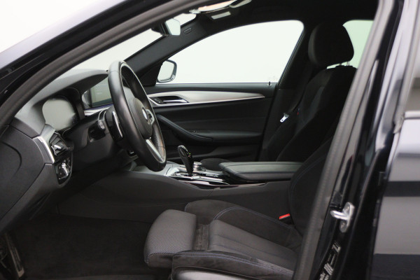 BMW 5 Serie 530e iPerformance High Executive M Sport Softclose, Head-Up, Apple Carplay, Camera, Keyless, Adapt. LED