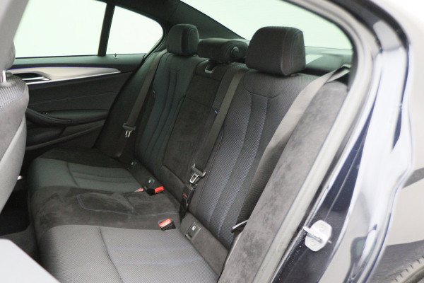 BMW 5 Serie 530e iPerformance High Executive M Sport Softclose, Head-Up, Apple Carplay, Camera, Keyless, Adapt. LED