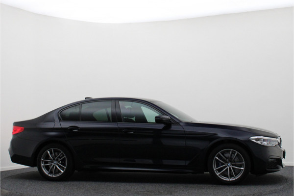 BMW 5 Serie 530e iPerformance High Executive M Sport Softclose, Head-Up, Apple Carplay, Camera, Keyless, Adapt. LED