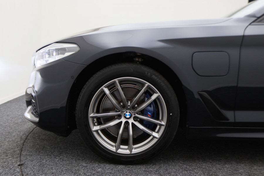 BMW 5 Serie 530e iPerformance High Executive M Sport Softclose, Head-Up, Apple Carplay, Camera, Keyless, Adapt. LED