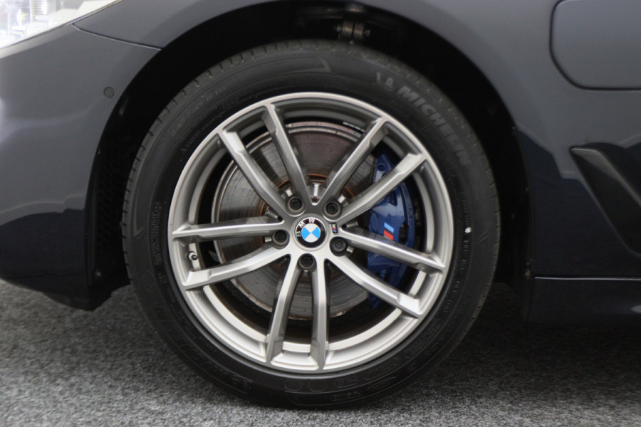 BMW 5 Serie 530e iPerformance High Executive M Sport Softclose, Head-Up, Apple Carplay, Camera, Keyless, Adapt. LED