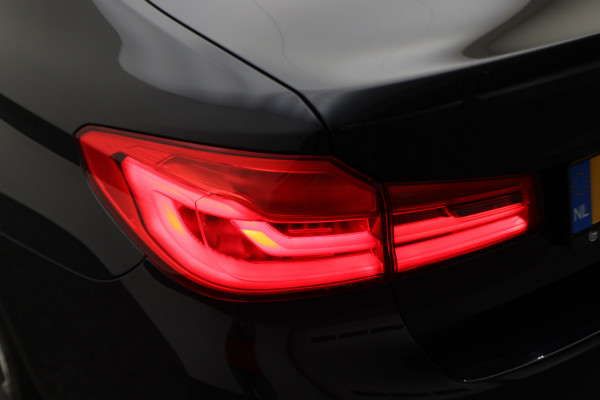 BMW 5 Serie 530e iPerformance High Executive M Sport Softclose, Head-Up, Apple Carplay, Camera, Keyless, Adapt. LED