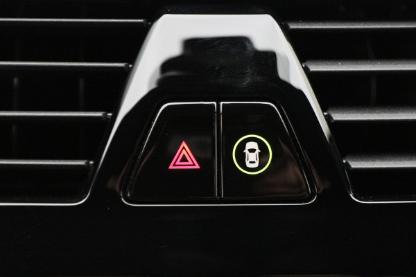 BMW 5 Serie 530e iPerformance High Executive M Sport Softclose, Head-Up, Apple Carplay, Camera, Keyless, Adapt. LED