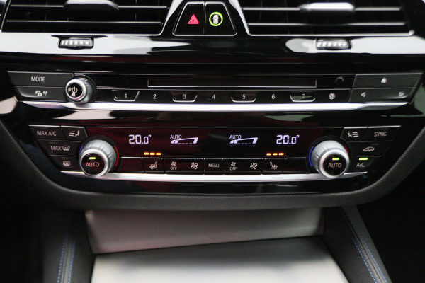 BMW 5 Serie 530e iPerformance High Executive M Sport Softclose, Head-Up, Apple Carplay, Camera, Keyless, Adapt. LED