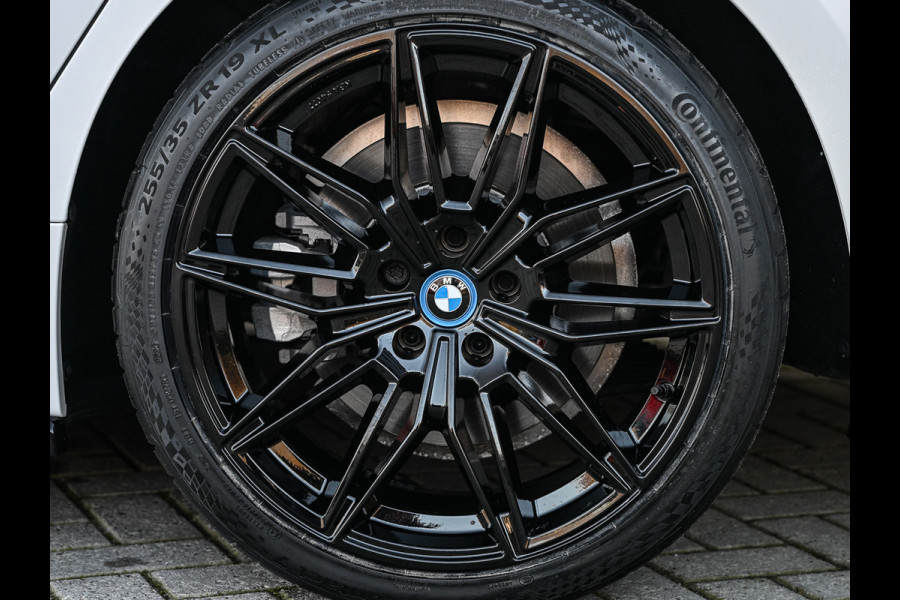 BMW 3-serie 330e | M-SPORT | SPORT SEATS | AMBIANCE INTERIEUR | ACTIVE CRUISE | DAB+ | HIFI SOUND | SHADOW-LINE | TREKHAAK | STUURVERWARMING