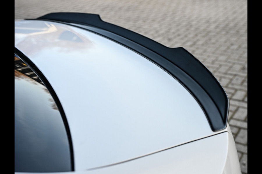 BMW 3-serie 330e | M-SPORT | SPORT SEATS | AMBIANCE INTERIEUR | ACTIVE CRUISE | DAB+ | HIFI SOUND | SHADOW-LINE | TREKHAAK | STUURVERWARMING