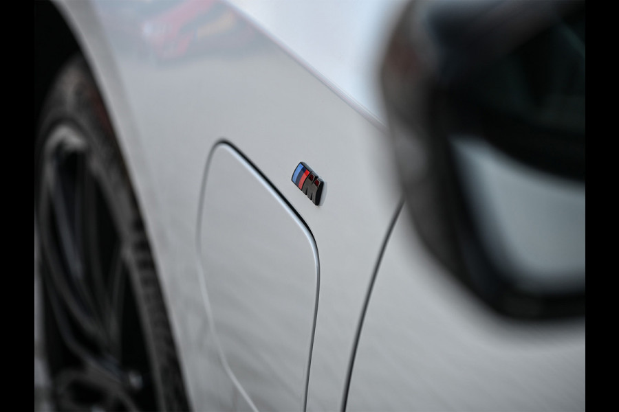 BMW 3-serie 330e | M-SPORT | SPORT SEATS | AMBIANCE INTERIEUR | ACTIVE CRUISE | DAB+ | HIFI SOUND | SHADOW-LINE | TREKHAAK | STUURVERWARMING