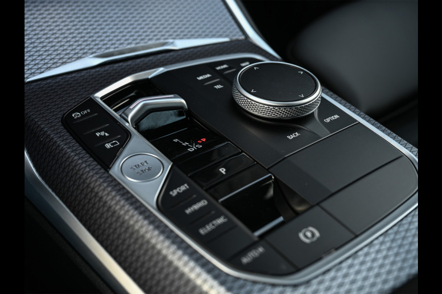 BMW 3-serie 330e | M-SPORT | SPORT SEATS | AMBIANCE INTERIEUR | ACTIVE CRUISE | DAB+ | HIFI SOUND | SHADOW-LINE | TREKHAAK | STUURVERWARMING
