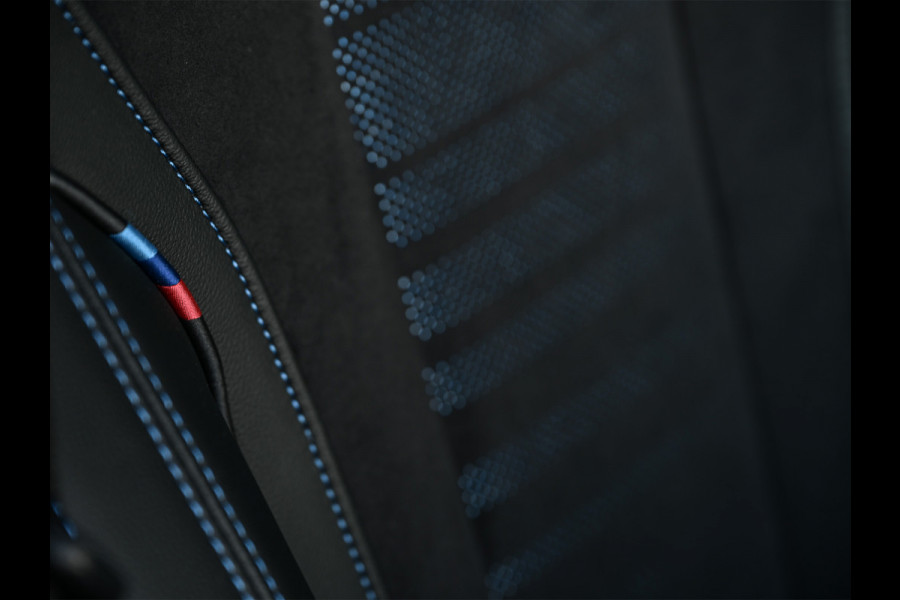 BMW 3-serie 330e | M-SPORT | SPORT SEATS | AMBIANCE INTERIEUR | ACTIVE CRUISE | DAB+ | HIFI SOUND | SHADOW-LINE | TREKHAAK | STUURVERWARMING