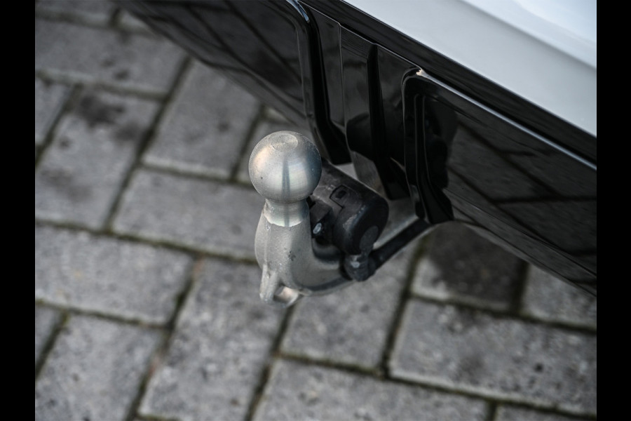 BMW 3-serie 330e | M-SPORT | SPORT SEATS | AMBIANCE INTERIEUR | ACTIVE CRUISE | DAB+ | HIFI SOUND | SHADOW-LINE | TREKHAAK | STUURVERWARMING