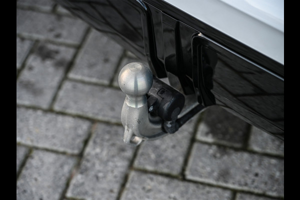 BMW 3-serie 330e | M-SPORT | SPORT SEATS | AMBIANCE INTERIEUR | ACTIVE CRUISE | DAB+ | HIFI SOUND | SHADOW-LINE | TREKHAAK | STUURVERWARMING