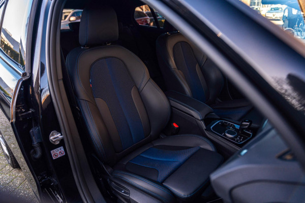 BMW 1-serie M135i xDrive High Executive 306 PK Dealer o.h. Adaptive Head Up Camera Keyless 18''