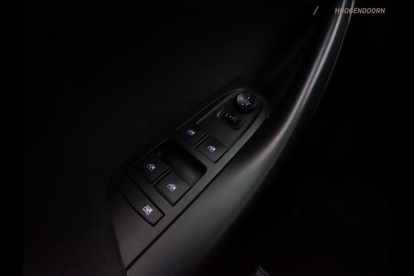 Opel Astra Sports Tourer 1.2 Business Edition (APPLE CARPLAY,LED,STUUR-STOELVERWARMING,TREKHAAK,PARKEERSENSOREN,CLIMATE,CRUISE)