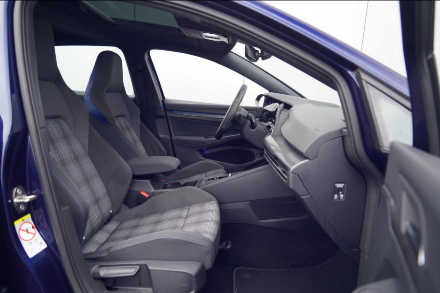 Volkswagen Golf 1.4 eHybrid GTE / Navigatie / Stoelverw. / Trekhaak / Pano / Stuurverw. / Camera / Side-Assist