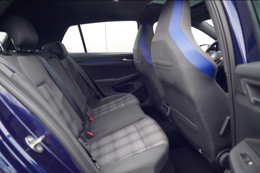 Volkswagen Golf 1.4 eHybrid GTE / Navigatie / Stoelverw. / Trekhaak / Pano / Stuurverw. / Camera / Side-Assist