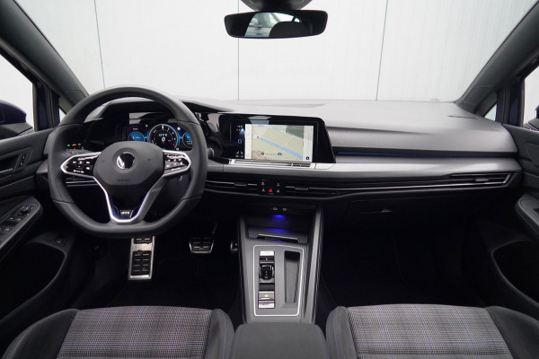 Volkswagen Golf 1.4 eHybrid GTE / Navigatie / Stoelverw. / Trekhaak / Pano / Stuurverw. / Camera / Side-Assist