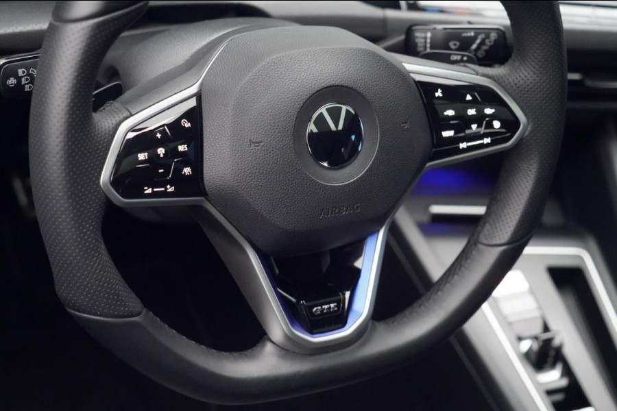 Volkswagen Golf 1.4 eHybrid GTE / Navigatie / Stoelverw. / Trekhaak / Pano / Stuurverw. / Camera / Side-Assist
