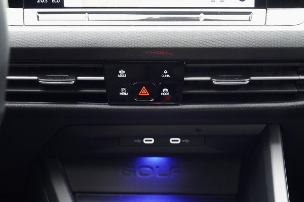 Volkswagen Golf 1.4 eHybrid GTE / Navigatie / Stoelverw. / Trekhaak / Pano / Stuurverw. / Camera / Side-Assist