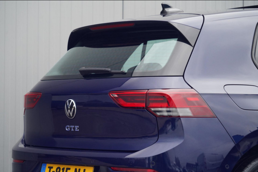 Volkswagen Golf 1.4 eHybrid GTE / Navigatie / Stoelverw. / Trekhaak / Pano / Stuurverw. / Camera / Side-Assist