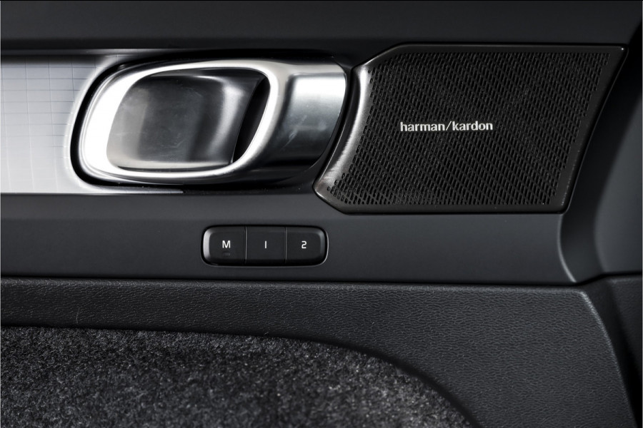 Volvo XC40 1.5 T4 Plug-in hybrid Plus Dark | Dig. Cockpit | Adapt. Cruise | Harman/Kardon | Elek. Stoelen | Stoel-+Stuurverw. | PDC | Camera | NAV+App. Connect | ECC | LM 19" | 2151
