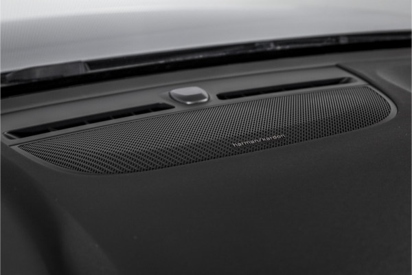 Volvo XC40 1.5 T4 Plug-in hybrid Plus Dark | Dig. Cockpit | Adapt. Cruise | Harman/Kardon | Elek. Stoelen | Stoel-+Stuurverw. | PDC | Camera | NAV+App. Connect | ECC | LM 19" | 2151
