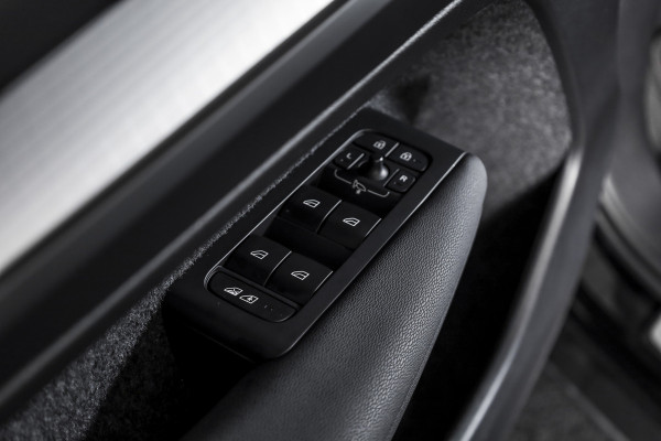 Volvo XC40 1.5 T4 Plug-in hybrid Plus Dark | Dig. Cockpit | Adapt. Cruise | Harman/Kardon | Elek. Stoelen | Stoel-+Stuurverw. | PDC | Camera | NAV+App. Connect | ECC | LM 19" | 2151