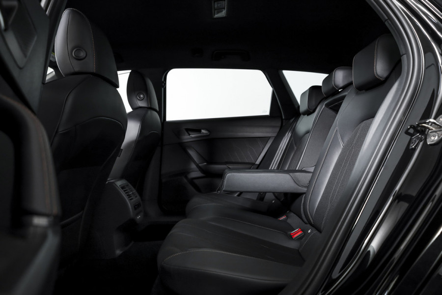 CUPRA Leon Sportstourer 1.5 TSI e-Hybrid 204 PK Business | Drive Pack | Dig. Cockpit | Adapt. Cruise | Stoel-+Stuurverw. | PDC | Camera | NAV + App. Connect | ECC | LM 18" | 9447