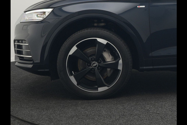 Audi Q5 50 TFSI e quattro S Line Plug In Hybrid 299pk Dealer O.H. PHEV | Panodak | 20"L.M Rotor | Apple Carplay | Lederen Sportstoelen Verwarmd | Keyless | Navigatie | Virtual |