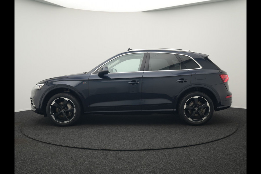 Audi Q5 50 TFSI e quattro S Line Plug In Hybrid 299pk Dealer O.H. PHEV | Panodak | 20"L.M Rotor | Apple Carplay | Lederen Sportstoelen Verwarmd | Keyless | Navigatie | Virtual |