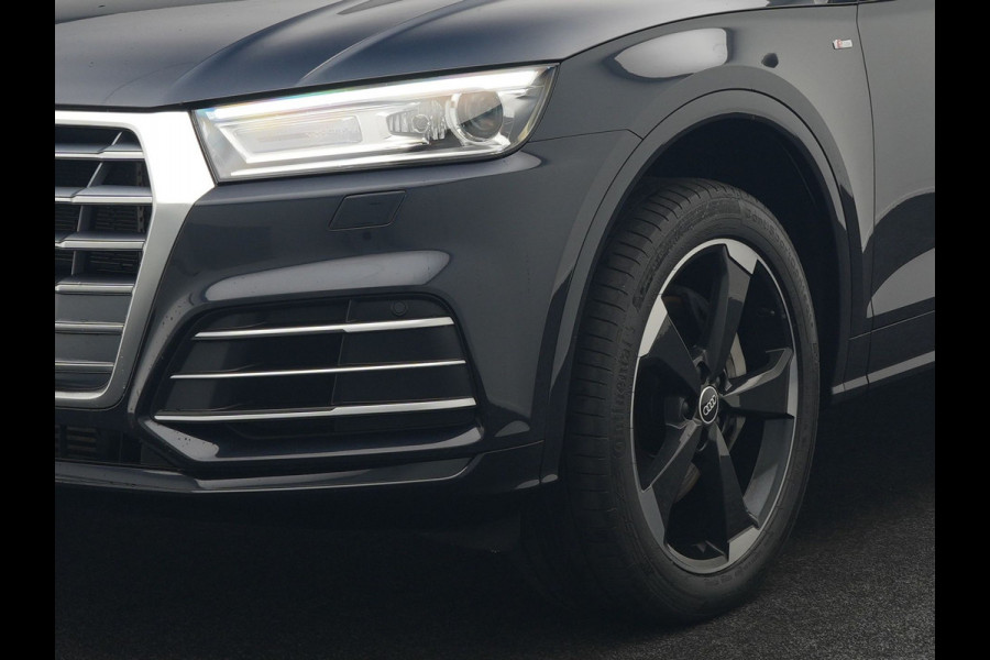Audi Q5 50 TFSI e quattro S Line Plug In Hybrid 299pk Dealer O.H. PHEV | Panodak | 20"L.M Rotor | Apple Carplay | Lederen Sportstoelen Verwarmd | Keyless | Navigatie | Virtual |