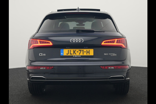 Audi Q5 50 TFSI e quattro S Line Plug In Hybrid 299pk Dealer O.H. PHEV | Panodak | 20"L.M Rotor | Apple Carplay | Lederen Sportstoelen Verwarmd | Keyless | Navigatie | Virtual |