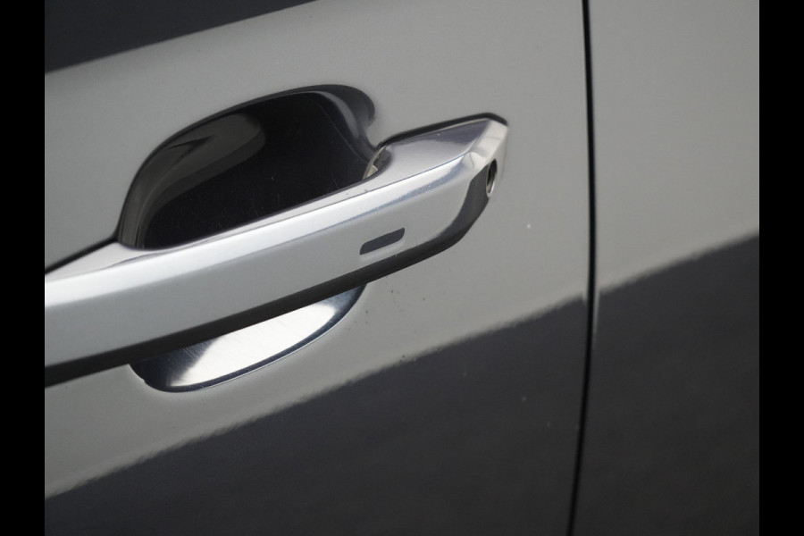 Audi Q5 50 TFSI e quattro S Line Plug In Hybrid 299pk Dealer O.H. PHEV | Panodak | 20"L.M Rotor | Apple Carplay | Lederen Sportstoelen Verwarmd | Keyless | Navigatie | Virtual |