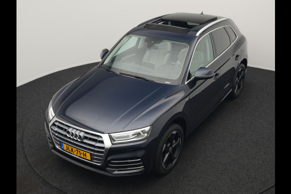 Audi Q5 50 TFSI e quattro S Line Plug In Hybrid 299pk Dealer O.H. PHEV | Panodak | 20"L.M Rotor | Apple Carplay | Lederen Sportstoelen Verwarmd | Keyless | Navigatie | Virtual |